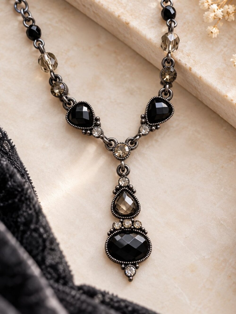 Vintage 2028 Jewelry Black Smoky Glass Pendant Necklace